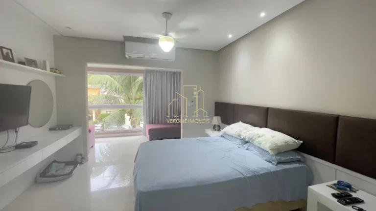 Imagem Excelente casa em condomínio fechado com três suítes e espaço gourmet a venda na Praia do Flamengo