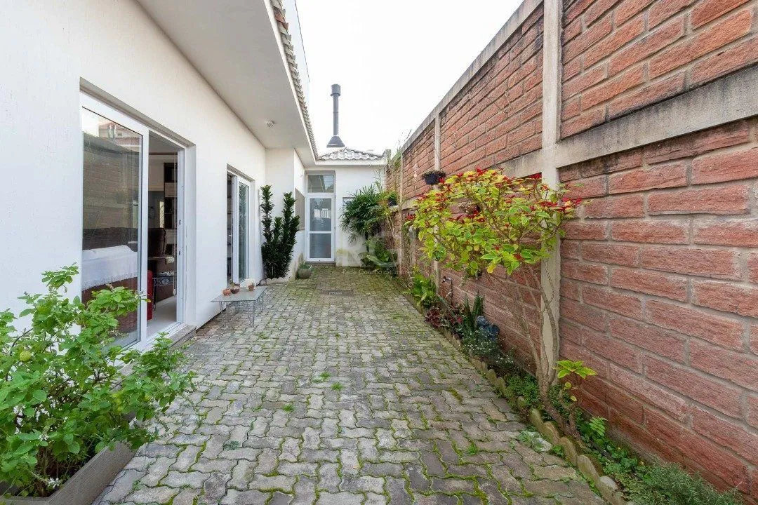 Imagem Casa para Venda - 377m², 4 dormitórios, sendo 3 suites, 3 vagas - Guarujá