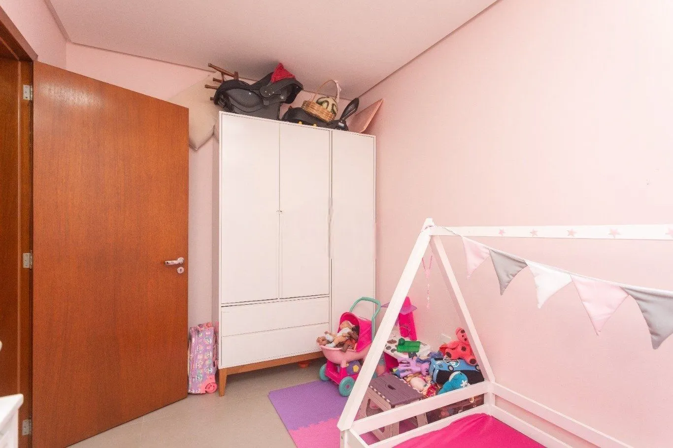 Imagem Apartamento de 3 quartos, suíte e 1 vaga de garagem no bairro Passo da Areia POA