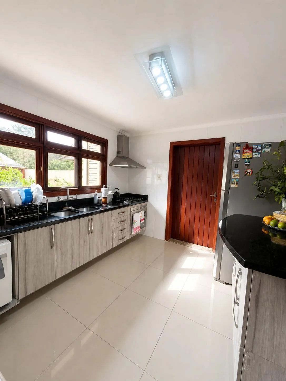 Imagem Luxuosa Residência no Cantegril | 4 Dormitórios, 3 Suítes, 273m² e 8 Vagas