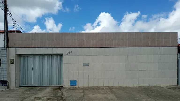 Foto do imóvel Casa com 4 Quartos à Venda, 200 m² em Cidade dos Funcionários - Fortaleza