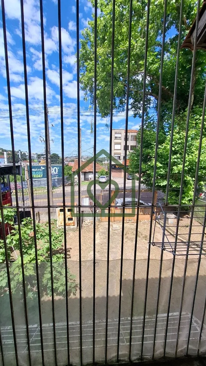 Imagem Imóvel residencial localizado no Bairro Glória, composto por um terreno de topografia plana com me...