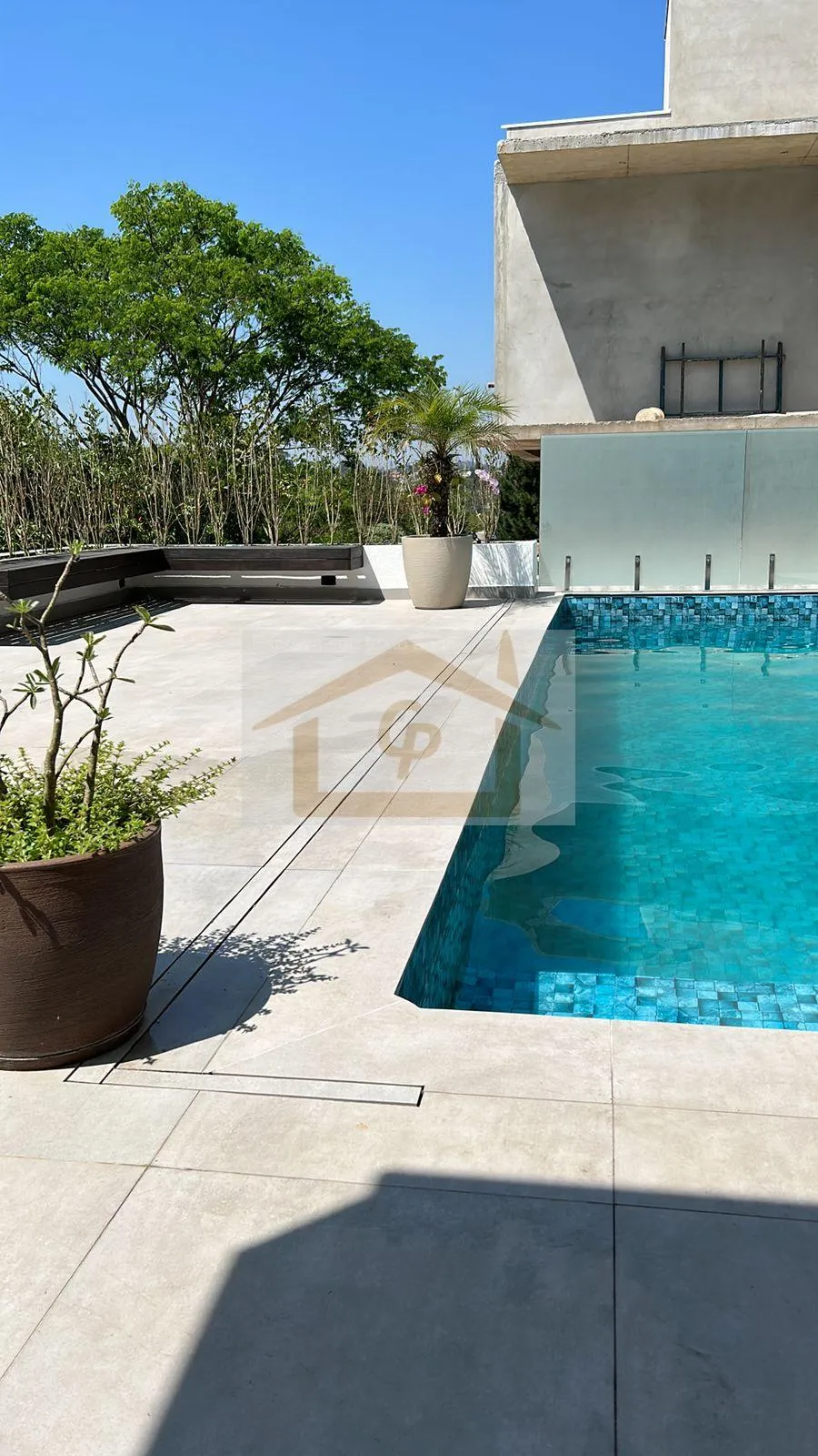 Foto do imóvel Casa com 4 quartos sendo 3 suítes, 6 vagas, Segurança e Conforto!!!