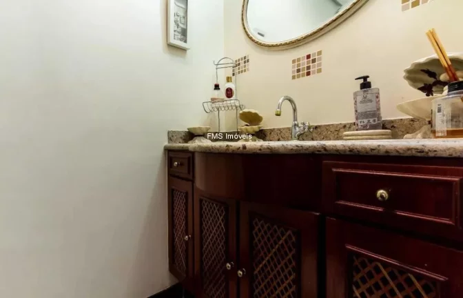 Imagem Imperdível: Apartamento à venda em Moema, São Paulo-SP, com 4 quartos, 1 suíte, 3 banheiros, 3 vagas de garagem e 188m² de área.