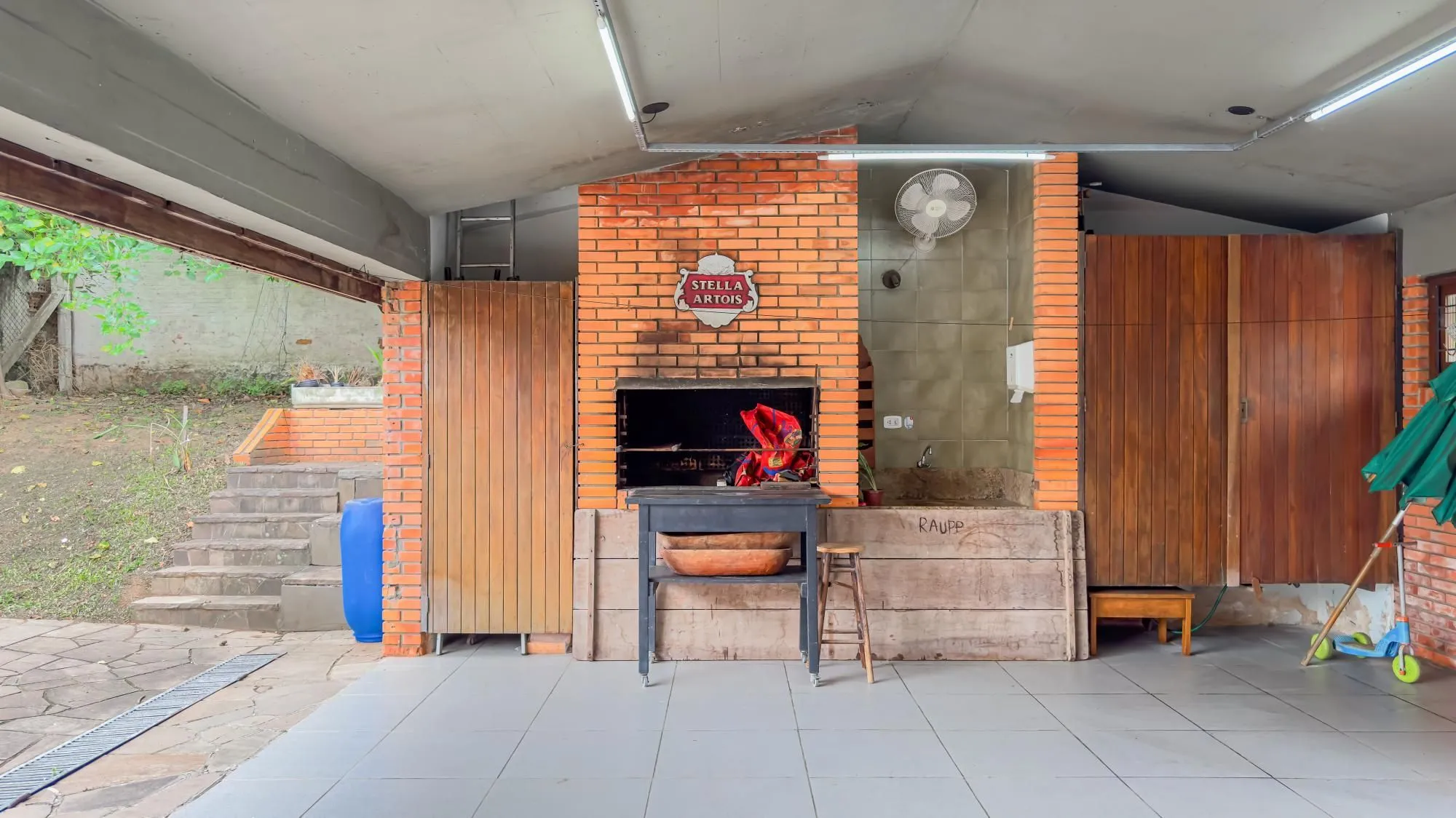 Imagem Casa com 3 quartos e 313m² à venda em Chácara das Pedras, Porto Alegre. Rua Joao Paetzel, Chácara Das Pedras, Porto Alegre