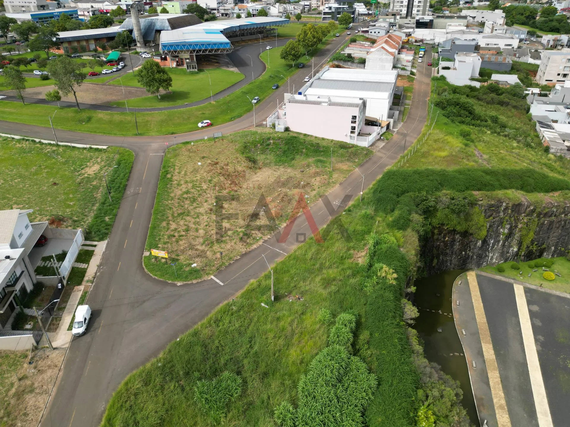 Imagem Terreno à Venda em Guarapuava - 597,82 m ao Lado da Praça da Fé