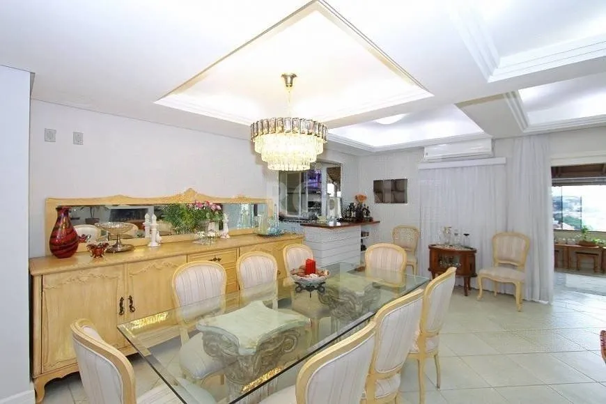 Imagem EXCELENTE CASA COM 4 DORMITÓRIOS, 6 VAGAS DE GARAGEM E VISTA PANORÂMICA.