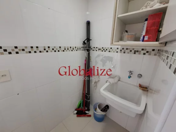 Imagem Apartamento à venda com 55m², 1 quarto, 2 banheiros, dependência, elevador e vaga coletiva or R$460.000,00 no José Menino em Santos