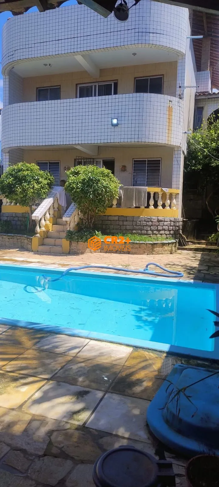 Imagem Vendo Casa triplex 06 quartos, 02 suítes, 03 vagas de garagem, 200 m2 em Cabo de