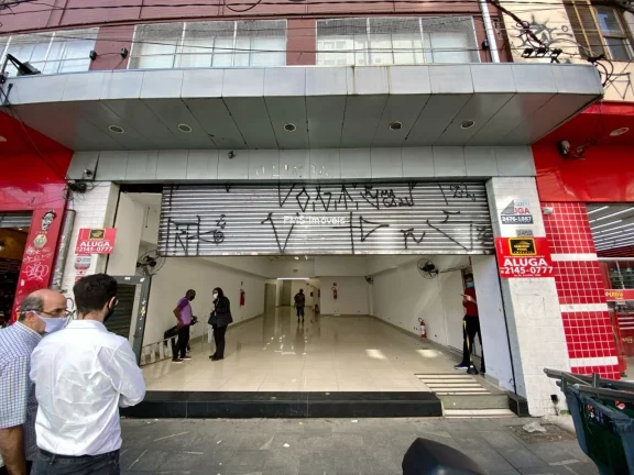 Imagem Salão Comercial de Alto Padrão em Pinheiros: 1 Sala, 2 Banheiros, 2 Vagas de Garagem, 600m² de Área - São Paulo-SP