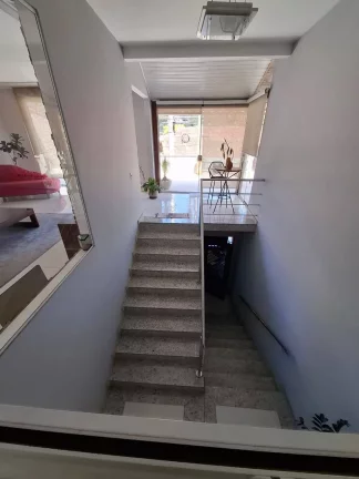 Imagem Vendo esta espetacular casa em Nova Friburgo. Próximo ao centro.
