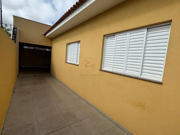 Imagem Casa de Esquina 85 m²/235 m² – 3 Dorms, 1 Suíte, Quintal Amplo e Espaço para Comércio!
