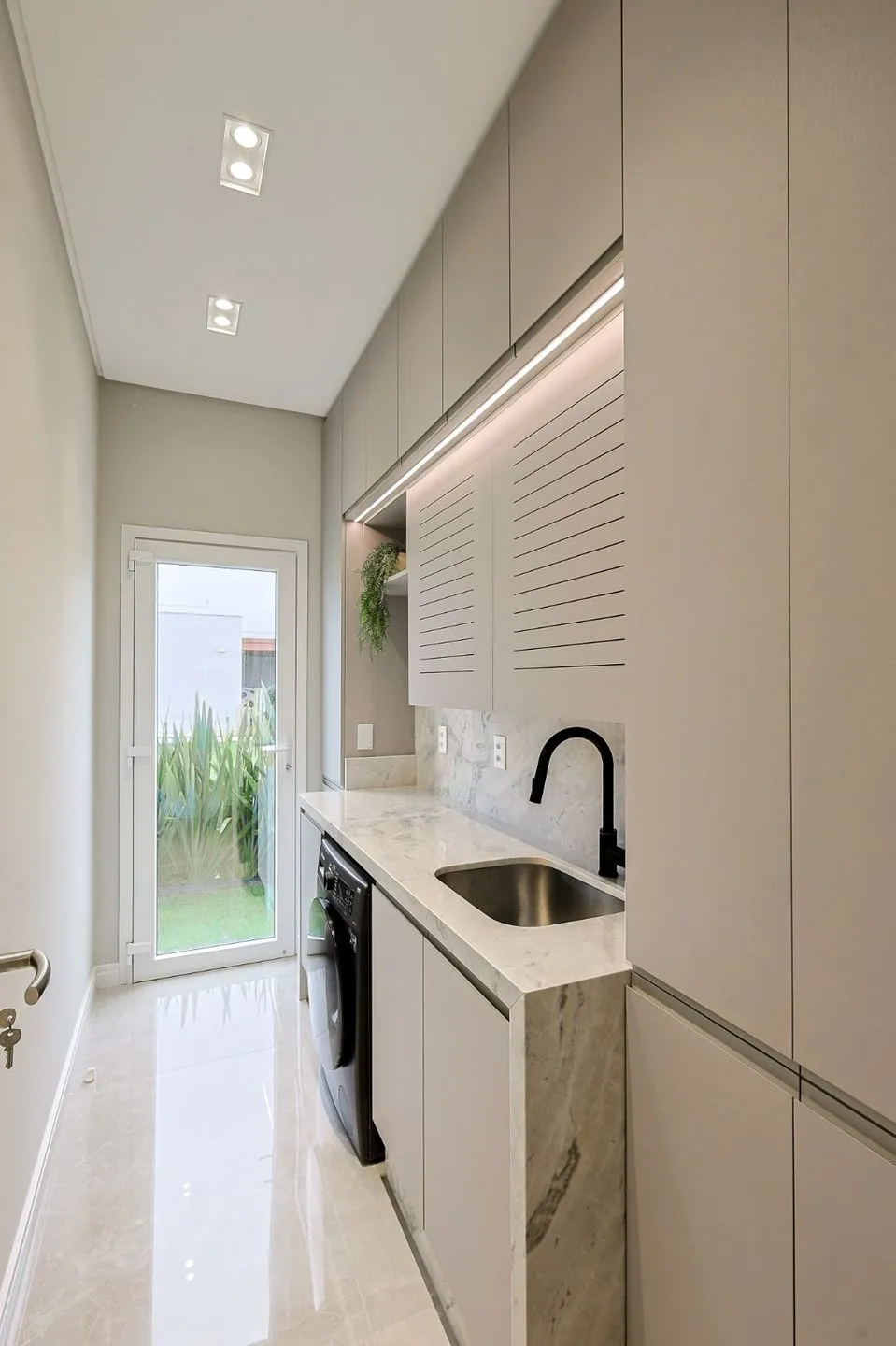 Imagem Casa de condomínio à venda em Torres, Centro, com 4 quartos, 431.13m2