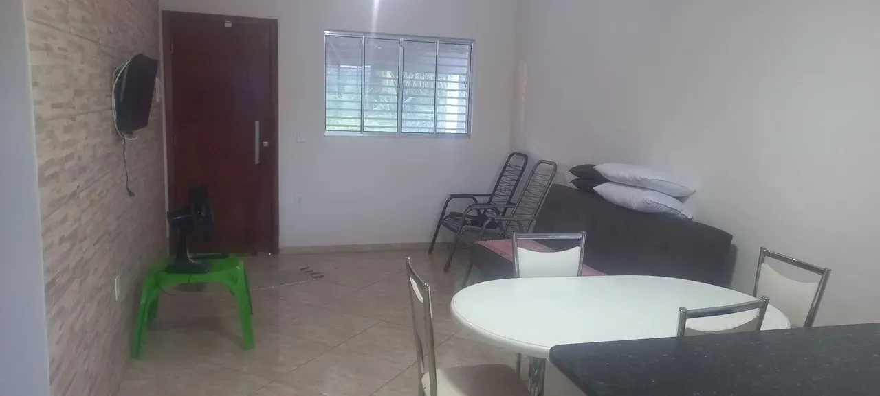 Imagem Chácara à venda no Centro de Piedade-SP: 2 quartos, 1 suíte, 1 sala, 2 banheiros, 2 vagas de garagem, 1.000 m² de área.