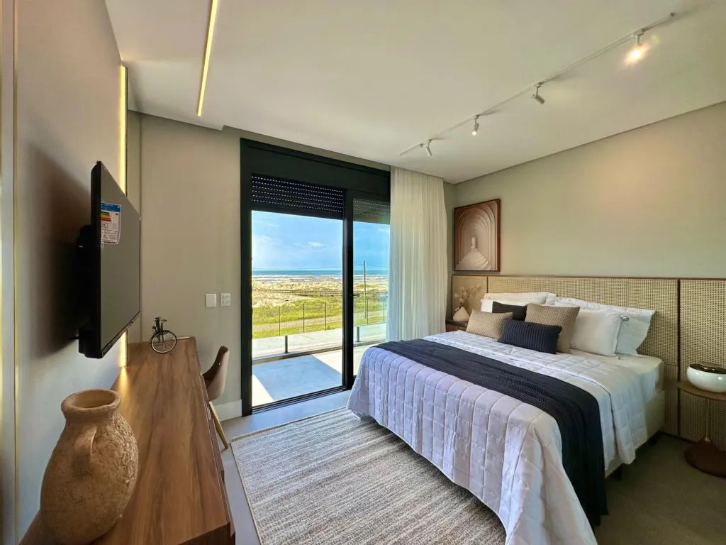 Imagem Casa em Condominio 5 Dormitórios - Bairro Capão Novo