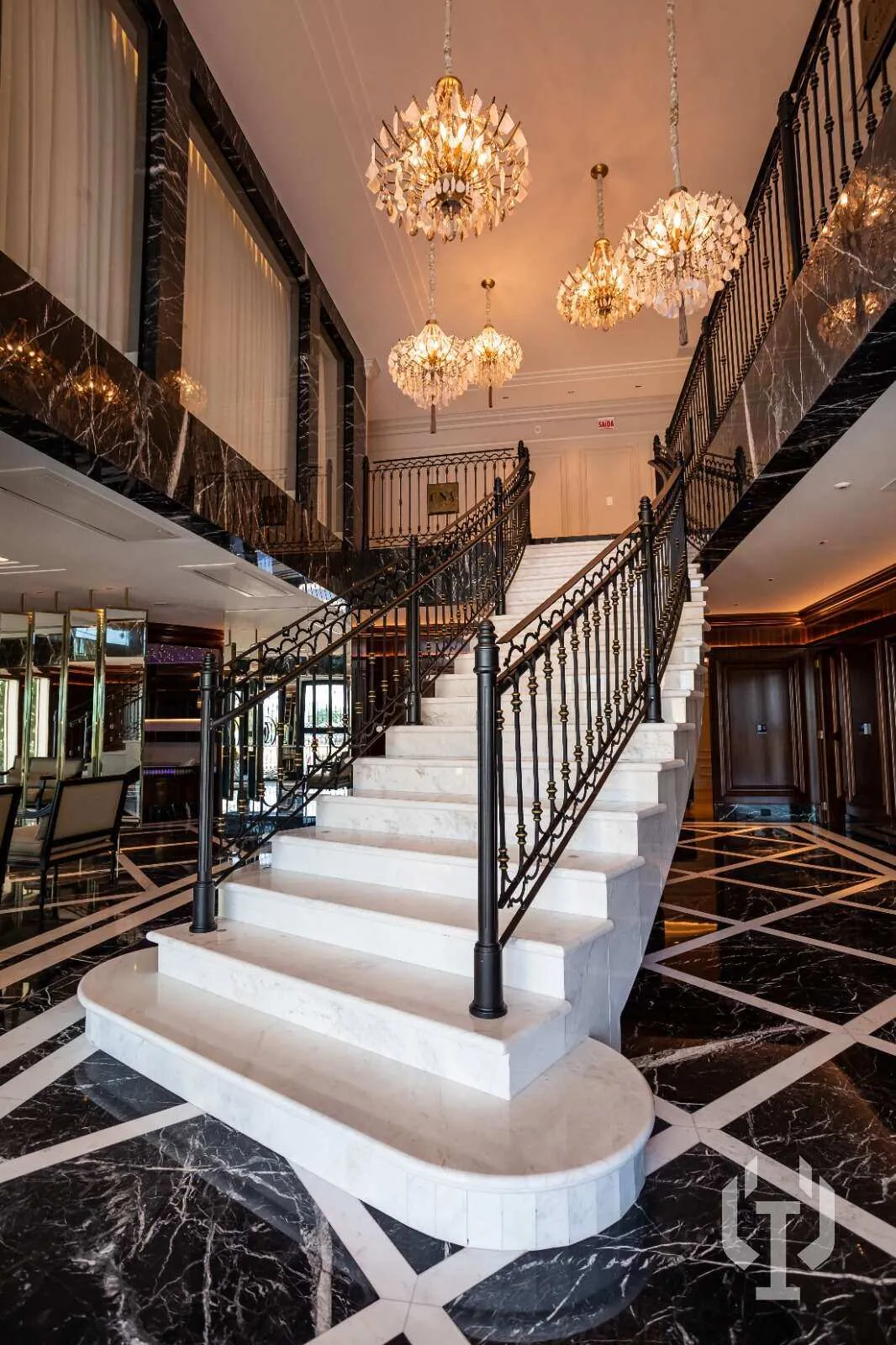 Imagem Apartamento à venda, no CARTIER em Itapema, Meia Praia, com 4 quartos, 180m2