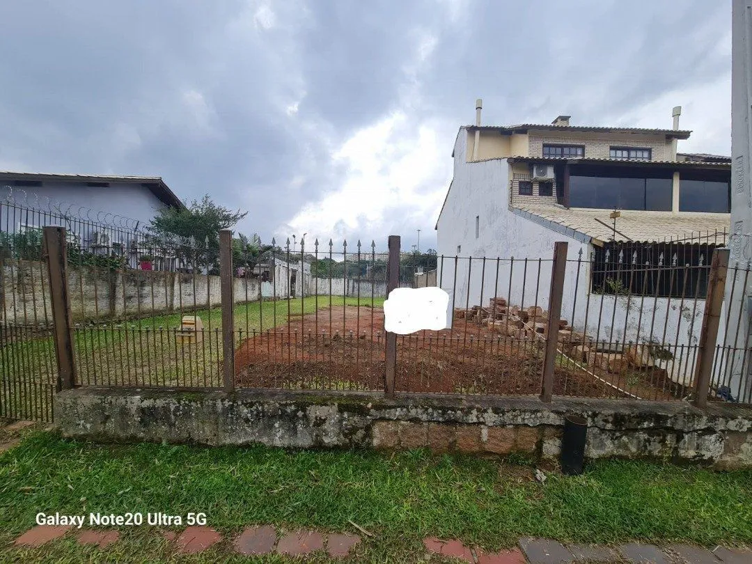 Imagem terreno plano com 330 m2 área total
