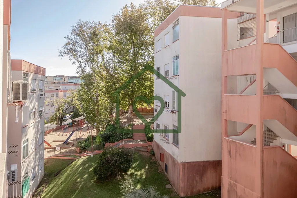 Imagem Descubra o seu novo lar em Porto Alegre! Este apartamento à venda, situado na Rua Orfanotrófio, bl...