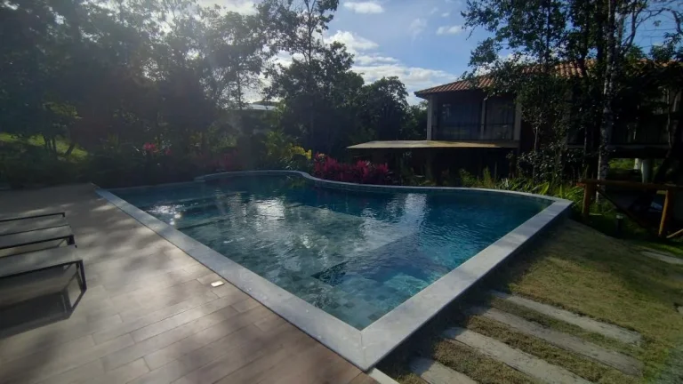 Imagem Oportunidade: Casa em Condomínio com Piscina na Praia do Forte - Venda!