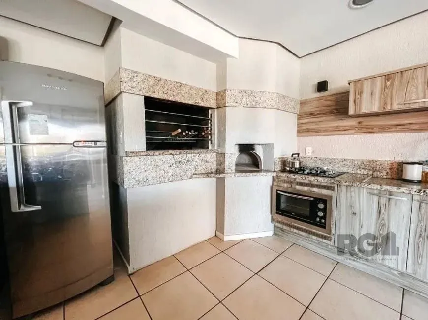 Imagem Casa em Condomínio no bairro Pedra Redonda - 5 dormitórios