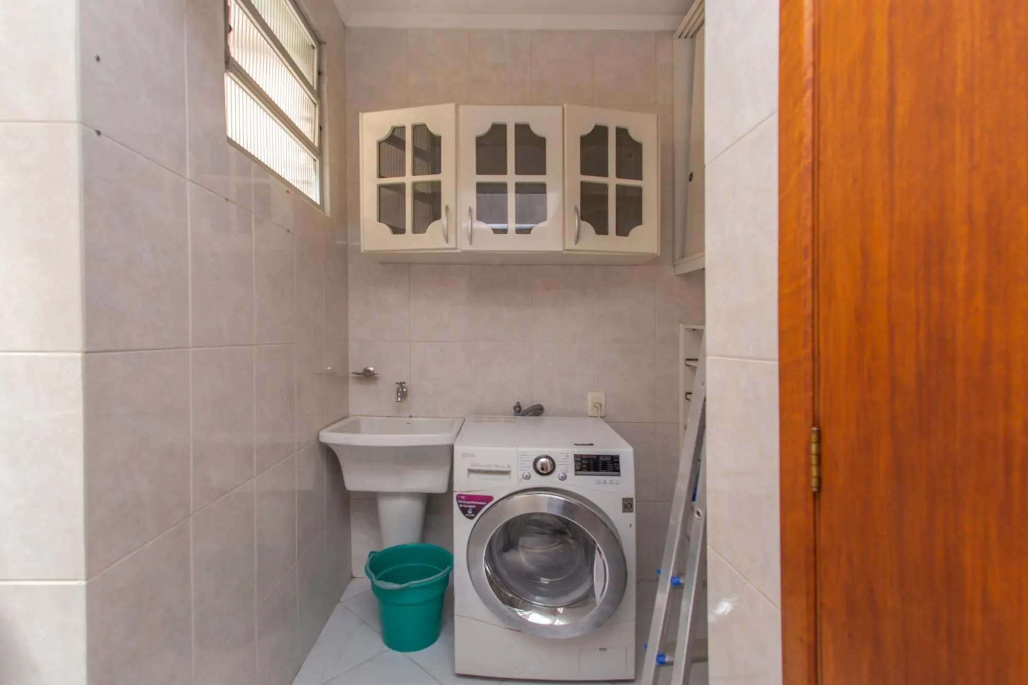 Imagem Apartamento 02 dormitórios próximo ao hospital Moinhos