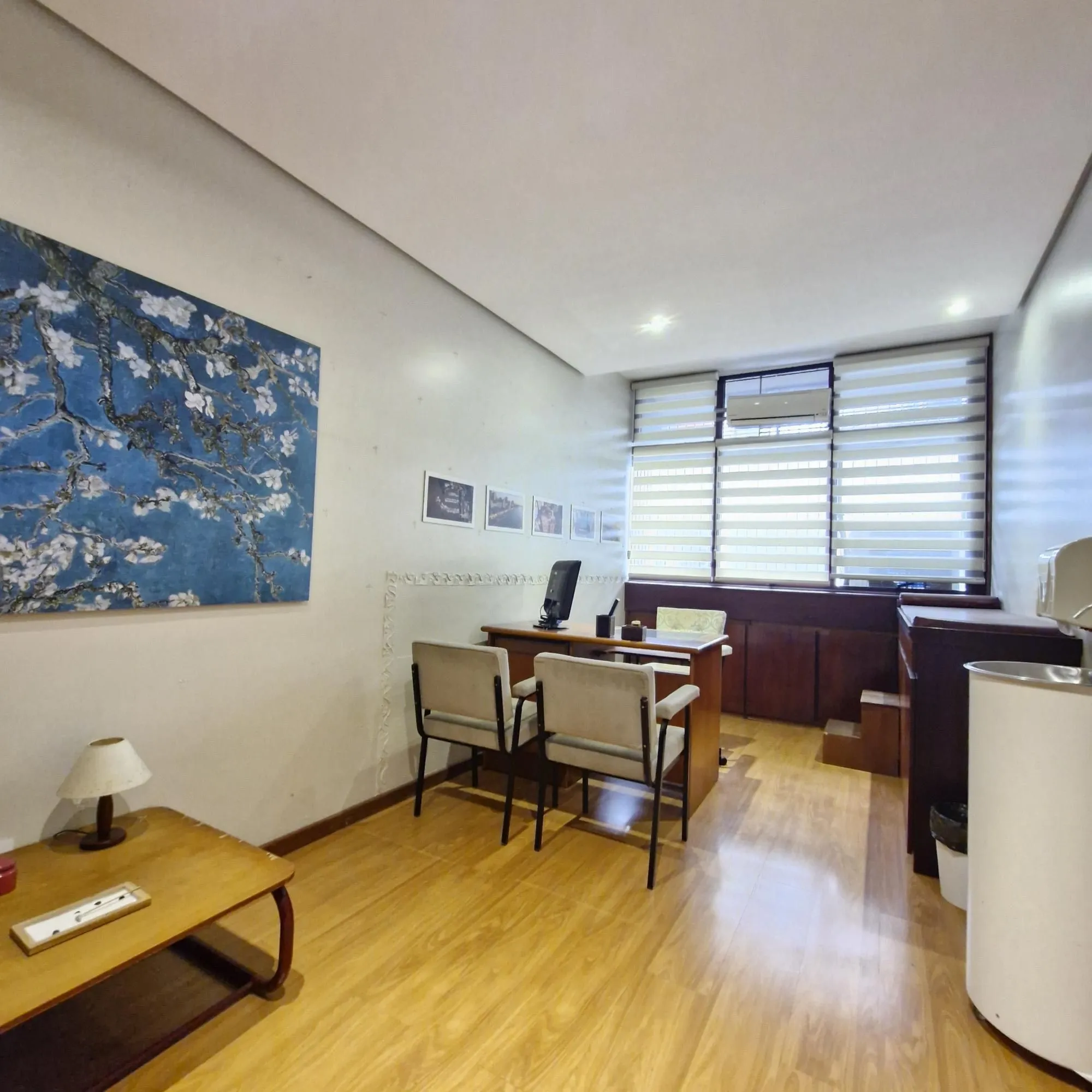 Imagem Excelente sala comercial na Rua Cel. Bordini, Auxiliadora, Porto Alegre.