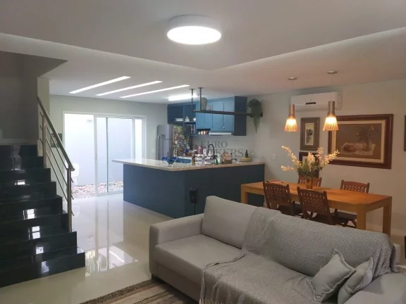 Imagem Casa triplex semi mobiliada com 3 suítes, no Centro de Balneário Camboriú