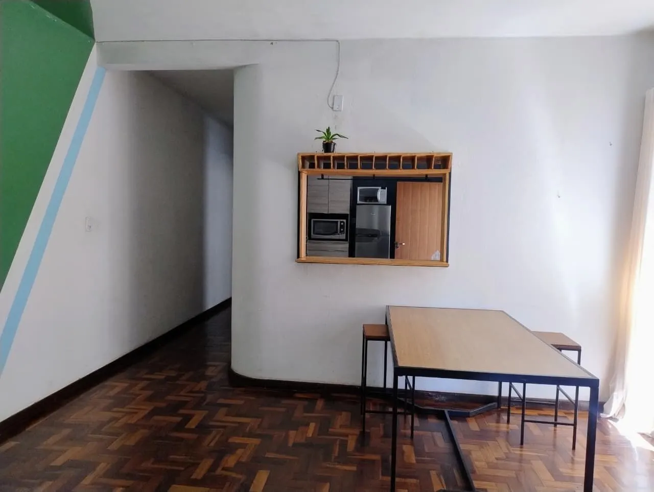 Imagem Ótimo apartamento desocupado de frente para a Redenção- Cidade Baixa