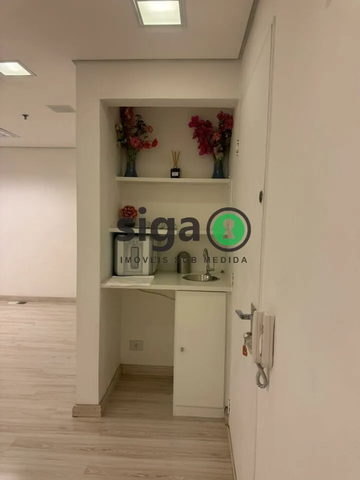Imagem Sala Comercial à Venda no Brooklin - Andar Alto e Vista Privilegiada !