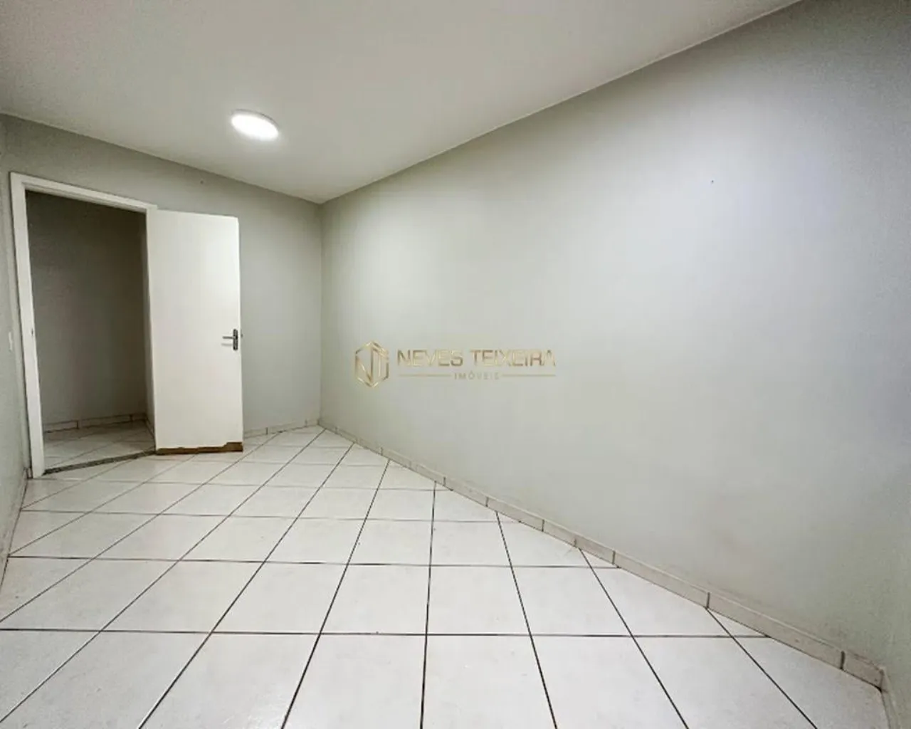 Imagem QI 10 COM 2 QUARTOS E VAGA DE GARAGEM!!!