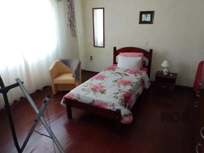 Imagem Casa 169m² - 2 dormitórios, 2 vagas no bairro Cavalhada