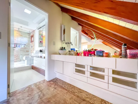 Imagem Casa em Condomínio para venda no bairro Três Figueiras em Porto Alegre