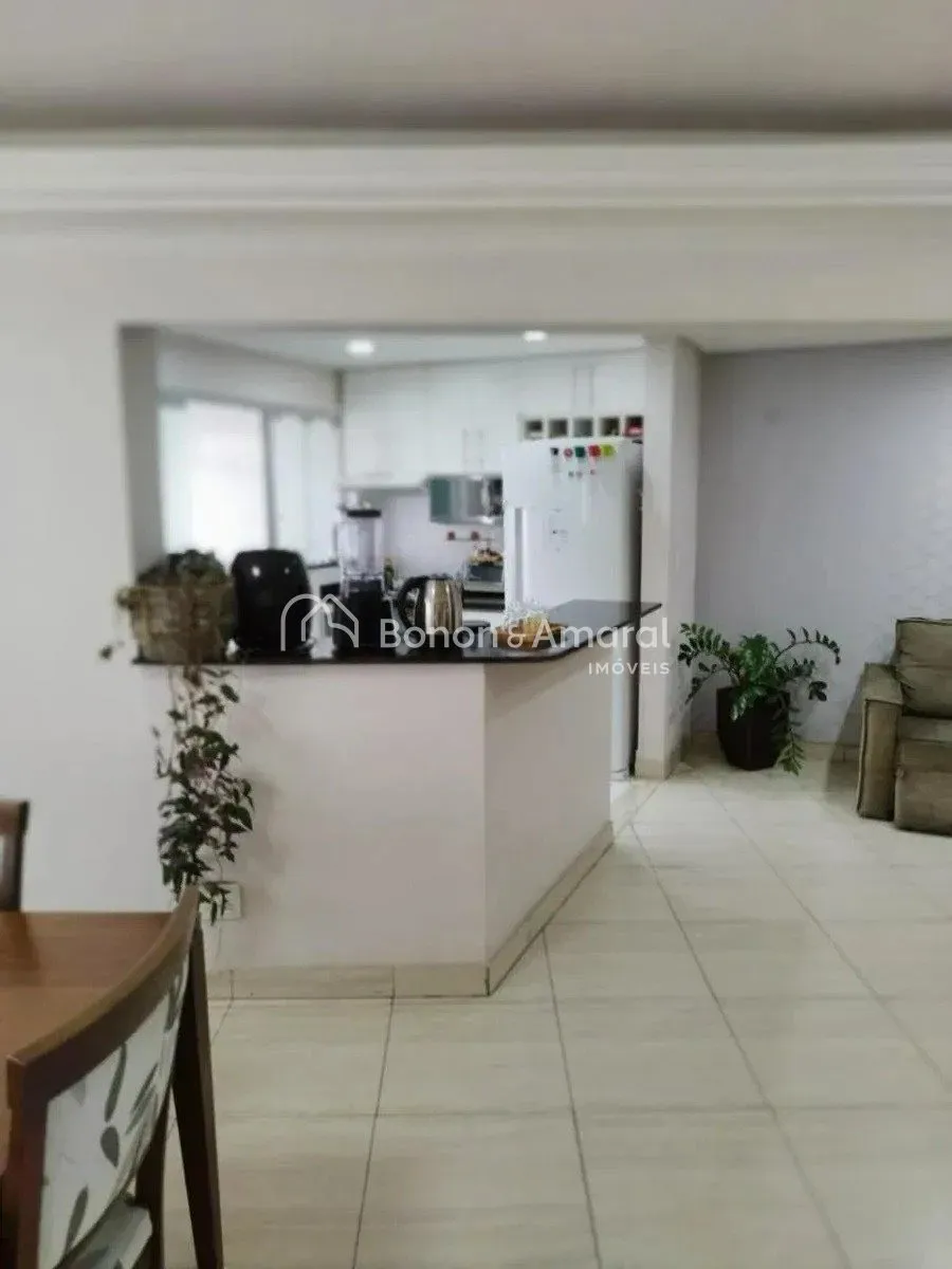 Imagem Apartamento à venda no Centro de Campinas, reformado, 2 quartos (1 suíte), 1 vaga, próximo ao Colégio Objetivo