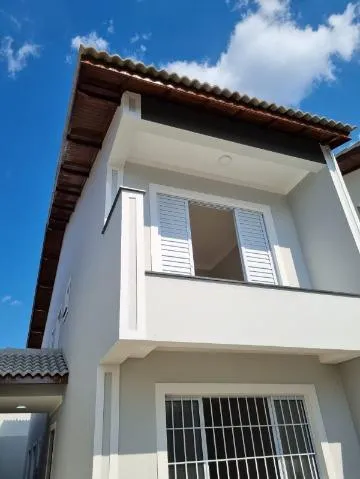 Imagem VENDA DE SOBRADO NOVO NO JARDIM PLANALTO, EM ARUJÁ/SP, 115m² com 3 suítes, sala ampla com led, área gourmet com churrasqueira e 02 vagas. CONSULTE-NOS