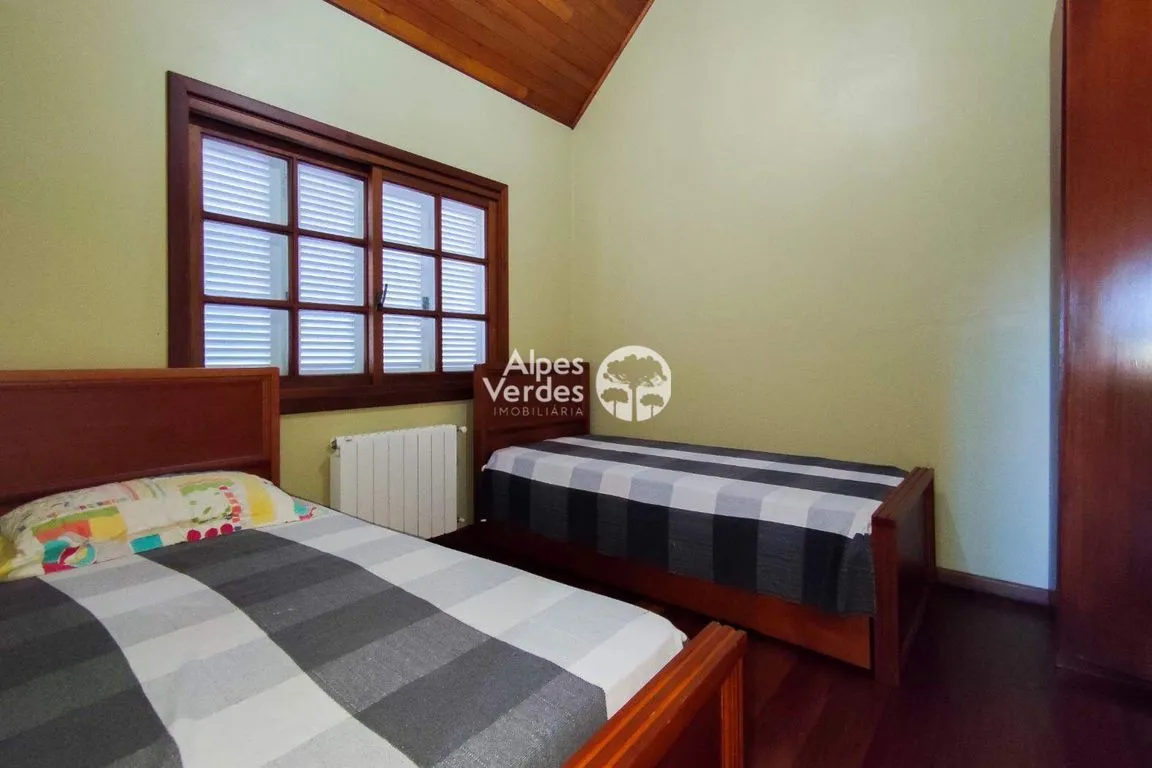 Imagem Vende-se Casa no Quinta da Serra, com 04 dormitórios