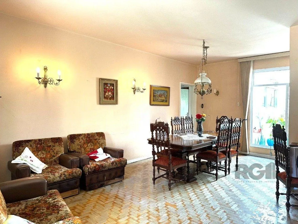 Imagem Casa 3 dormitórios no Bairro Glória, próxima a Prof. Oscar Pereira.
