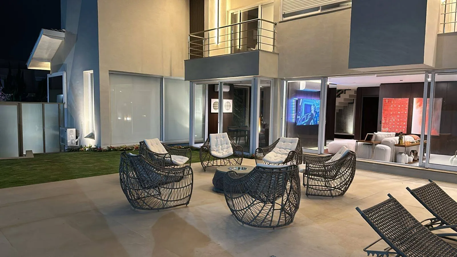 Imagem Luxuosa Casa de Condomínio em Alphaville - 4 Suítes, Lazer Completo e Acabamento Sofisticado