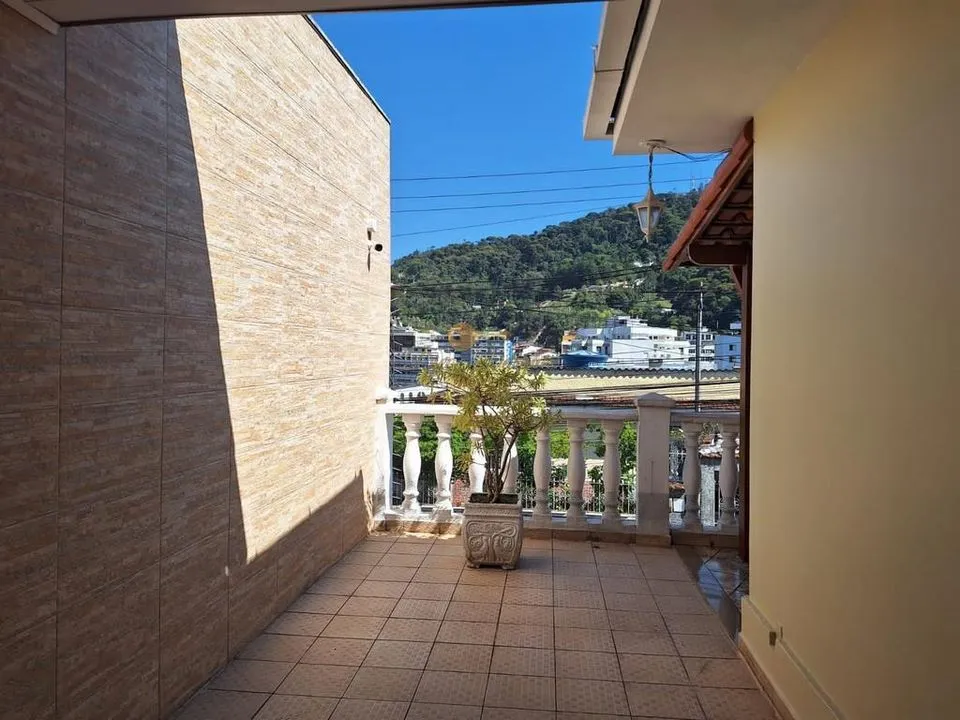 Imagem Casa para Venda em Teresópolis / RJ no bairro Várzea