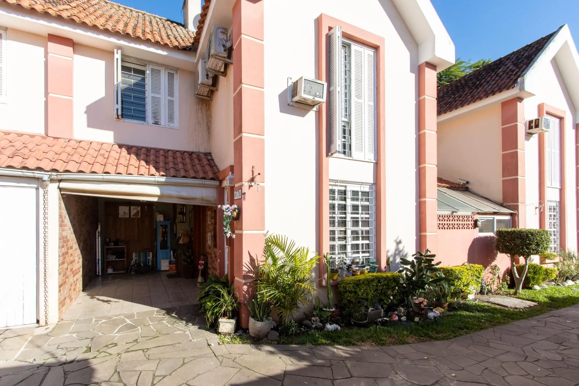 Imagem Casas de Condomínio para venda com Churrasqueira e 3 quartos, 145