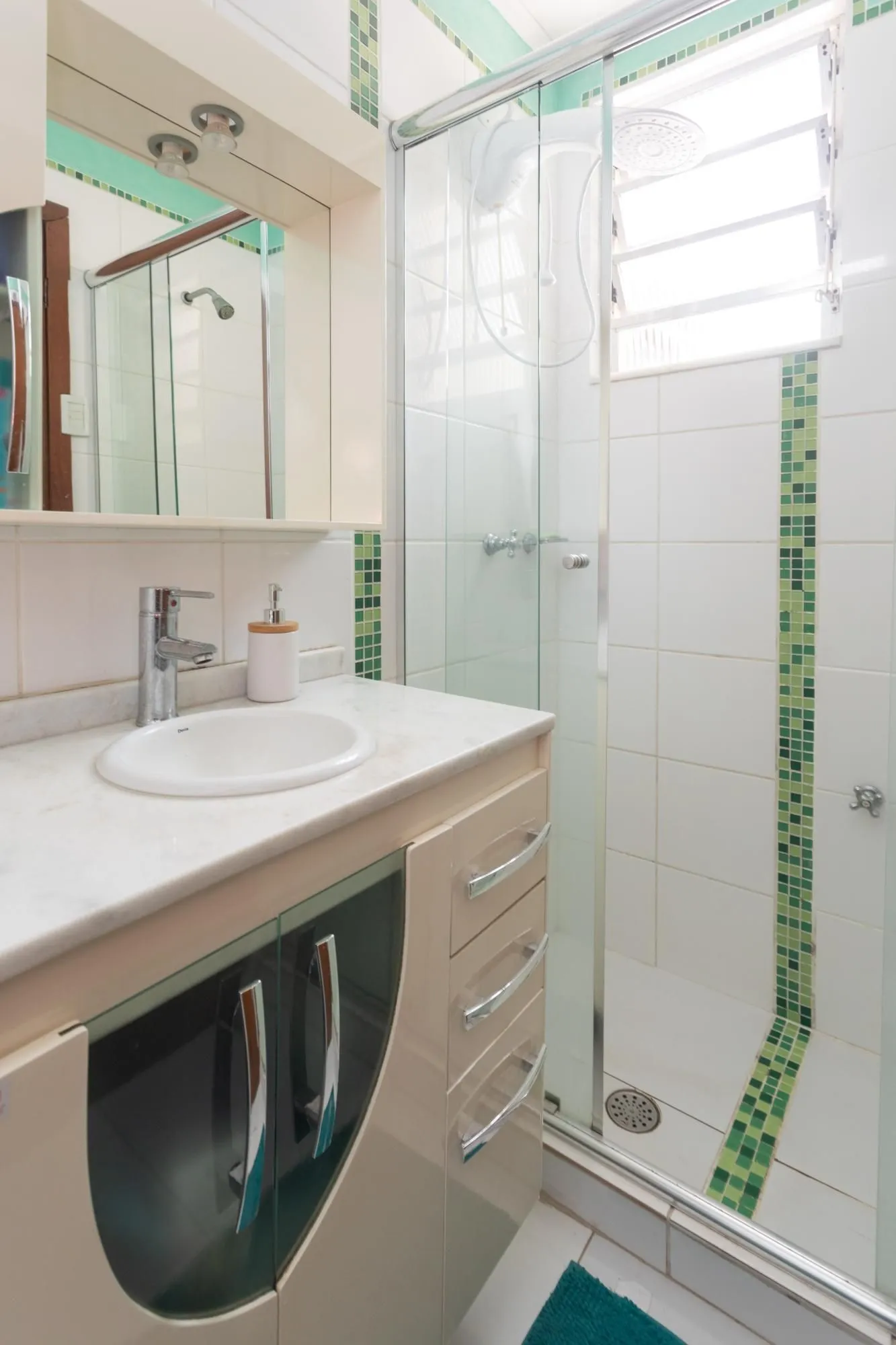 Imagem Apartamento 3 Dormitórios com Suíte e Garagem na Cidade Baixa - Próximo à Redenção