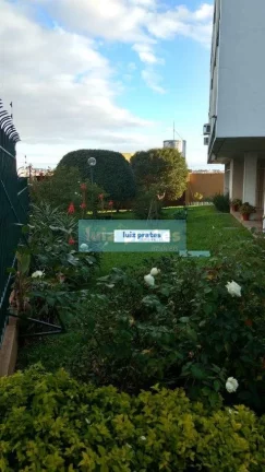 Imagem Imóvel localizado próximo ao Barra Shopping Sul, ensolarado, com lindo jardim com árvores