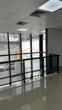 Imagem Prédio comercial com aproximadamente 670m², de construção recente e instalações modernas, dist...