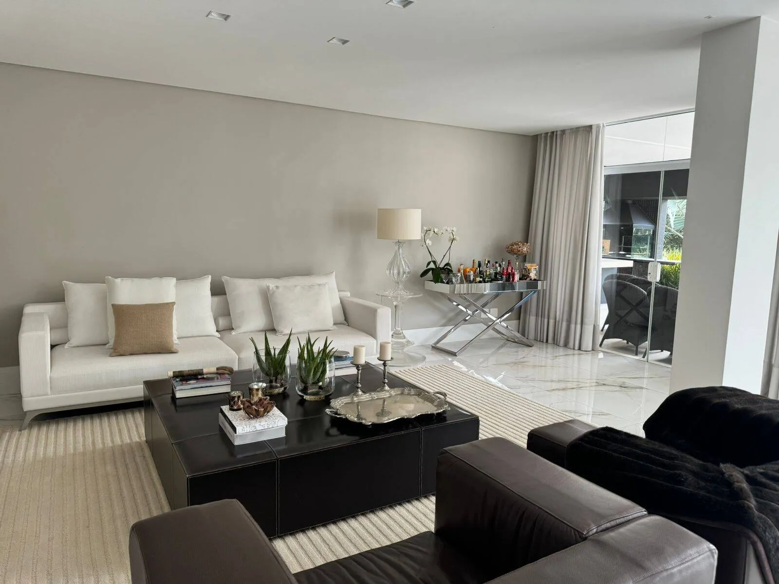 Imagem Oportunidade: Sobrado Mobiliado no Alphaville Residencial Dois