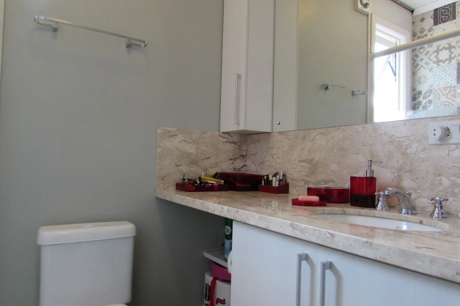 Imagem Casa em condomínio com 3 dormitórios, suíte e 2 vagas