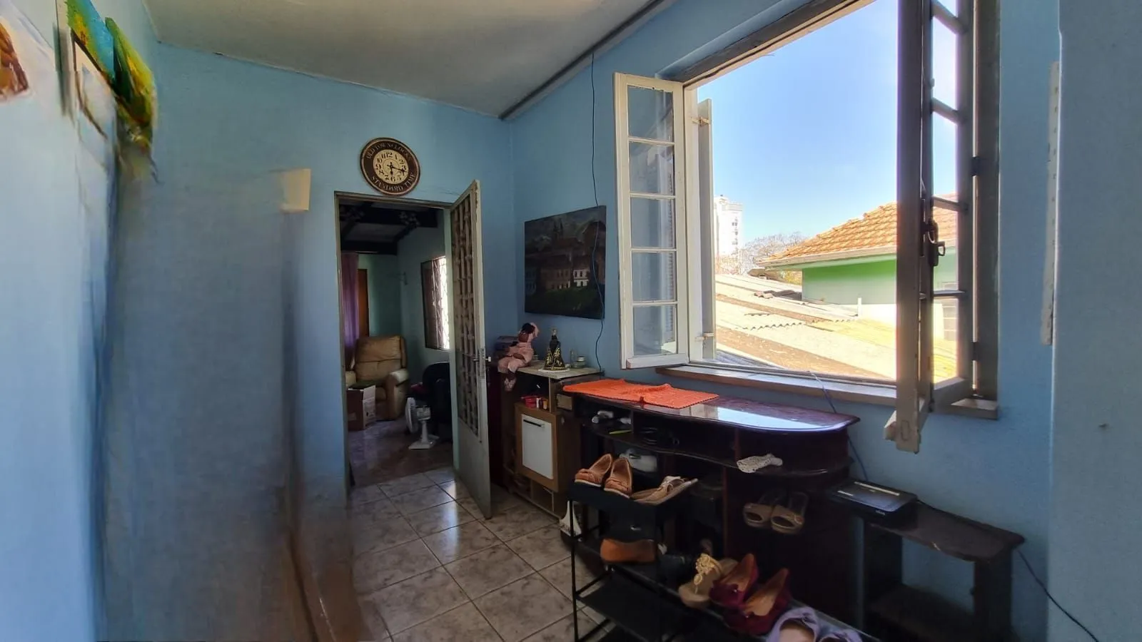 Imagem Casa Residencial de 2 pisos com 3 dormitórios , 2 banheiros + 1anexo com 2 aptos JKs , construído nos fundos do terreno no bairro Cidade Baixa/Azenha em Porto Alegre/RS.
