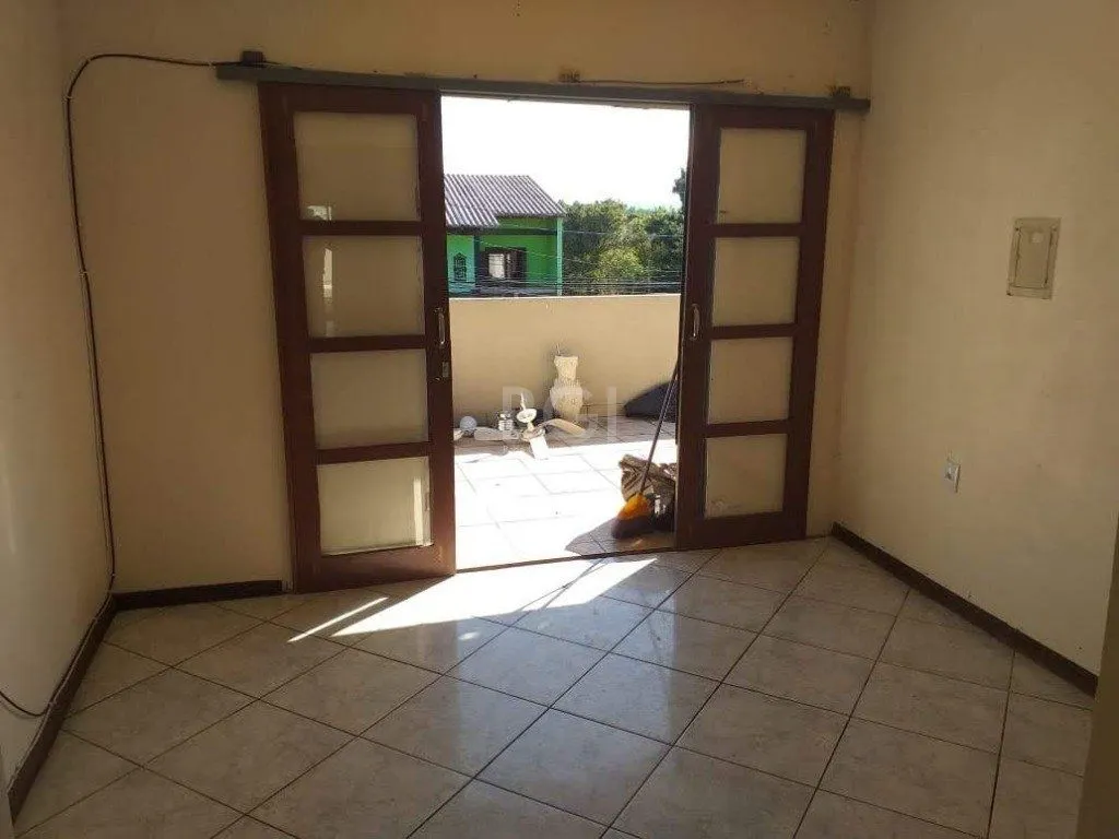 Imagem Casa para Venda - 200m², 6 dormitórios, 4 vagas - Tristeza