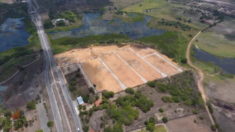 Foto do imóvel Terreno a Venda - Aquiraz, CE em Av.pres.castelo Branco