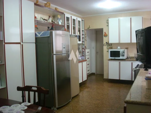 Imagem Casa à Venda no Centro de São Vicente– 307,73m², 4 Quartos, 1 Suíte, 4 Banheiros e Área de Festas