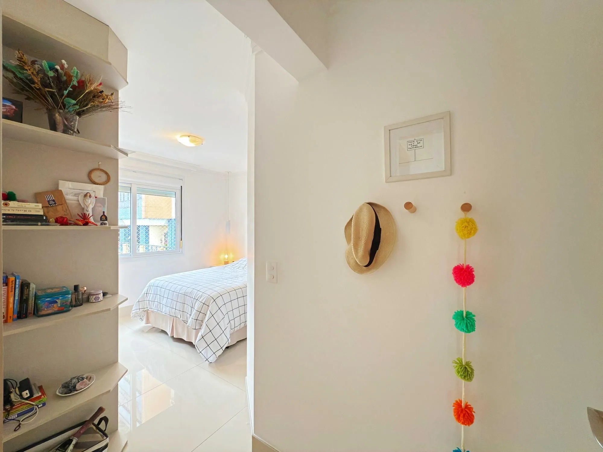 Imagem Apartamento a venda semi-mobiliado com dois dormitórios no bairro São João/PoA