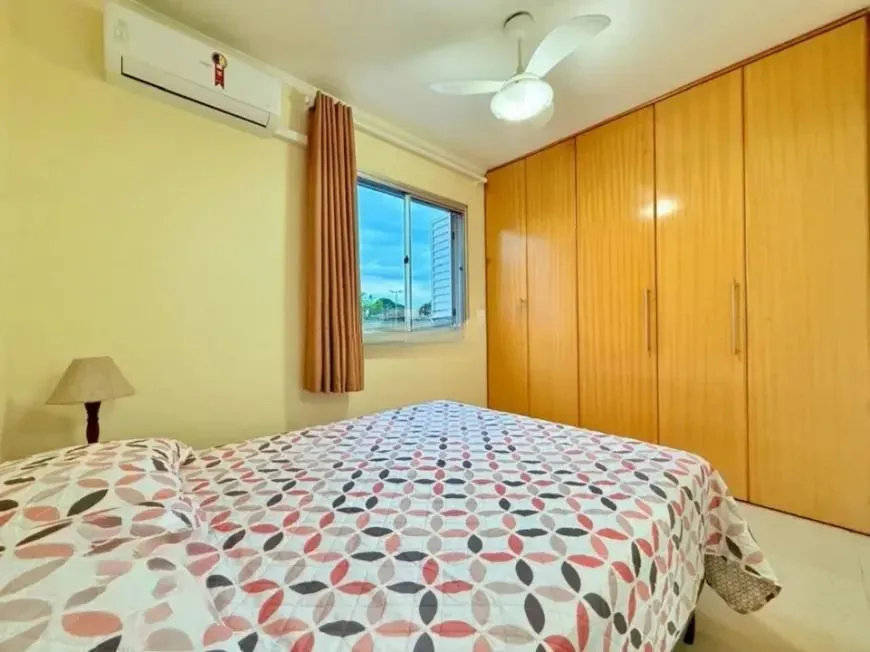 Imagem Apartamento com 3 dormitórios, sacada e churrasqueira.